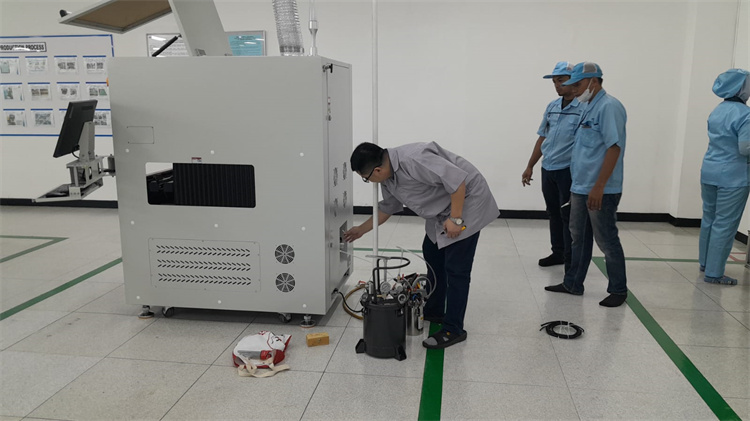 ICT Wereldwijde technische ondersteuning voor op maat gemaakte Refollow-oven in Maleisië (1)