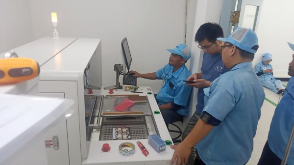ICT Technische ondersteuning voor PCBA -routermachine in Indonesië.