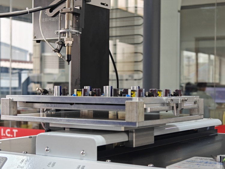 Voorbeeldtest ICT-soldeerrobot 02