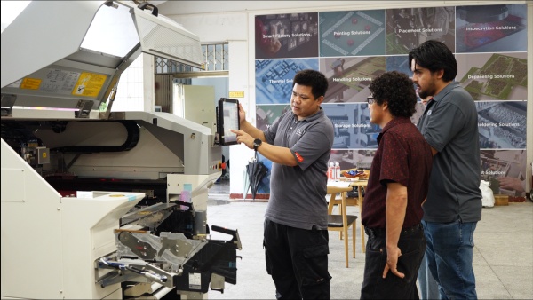 ICT volledige technische begeleiding op SMT-apparatuur