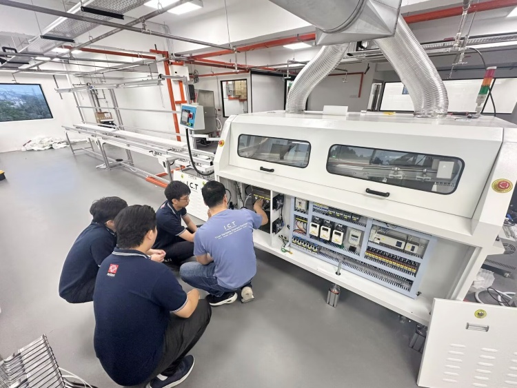 Ondersteuning voor ICT-installatie op locatie en training van technici