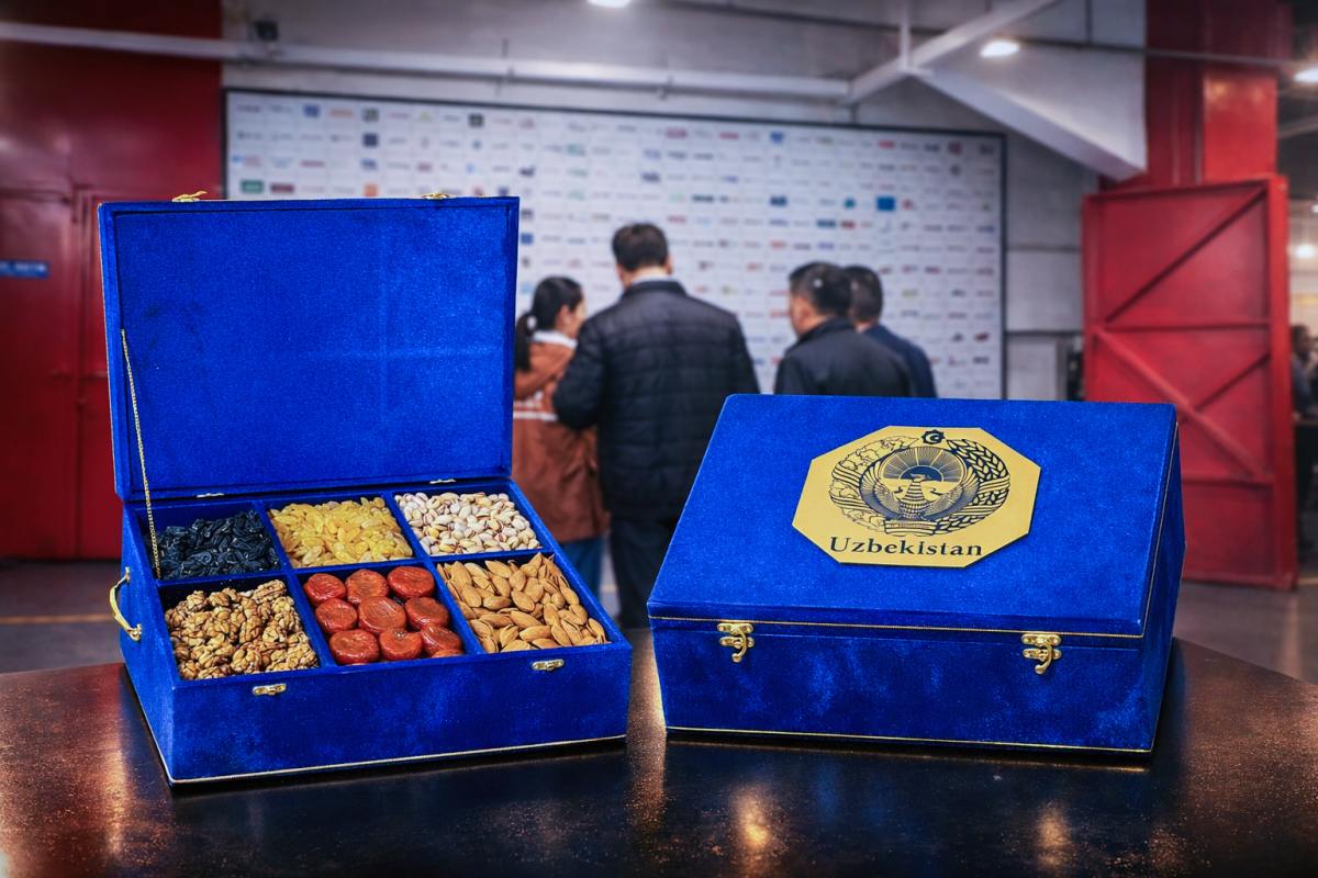 Klantenbezoek en een attent geschenk van lokale delicatessen