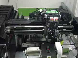 Machine voor het plaatsen van transferlabels