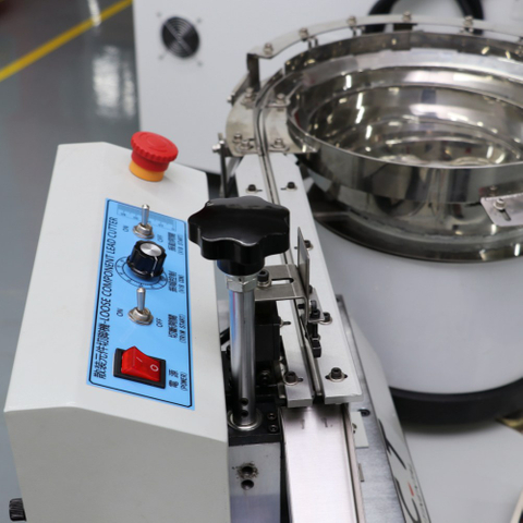 ICT | Automatische componentenloodsnijmachine